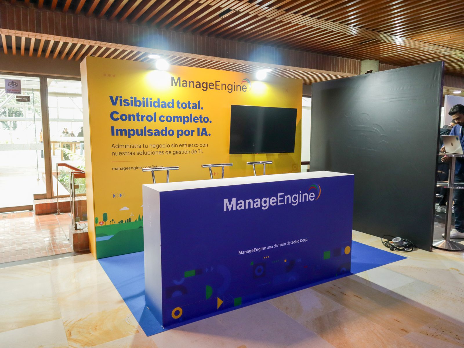 Stand de ManageEngine en DevOpsDays Bogot&aacute; 2026