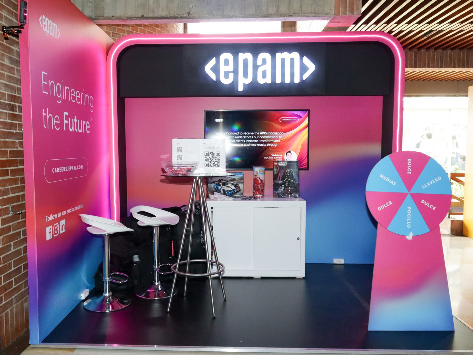 Stand de EPAM en DevOpsDays Bogot&aacute; 2026
