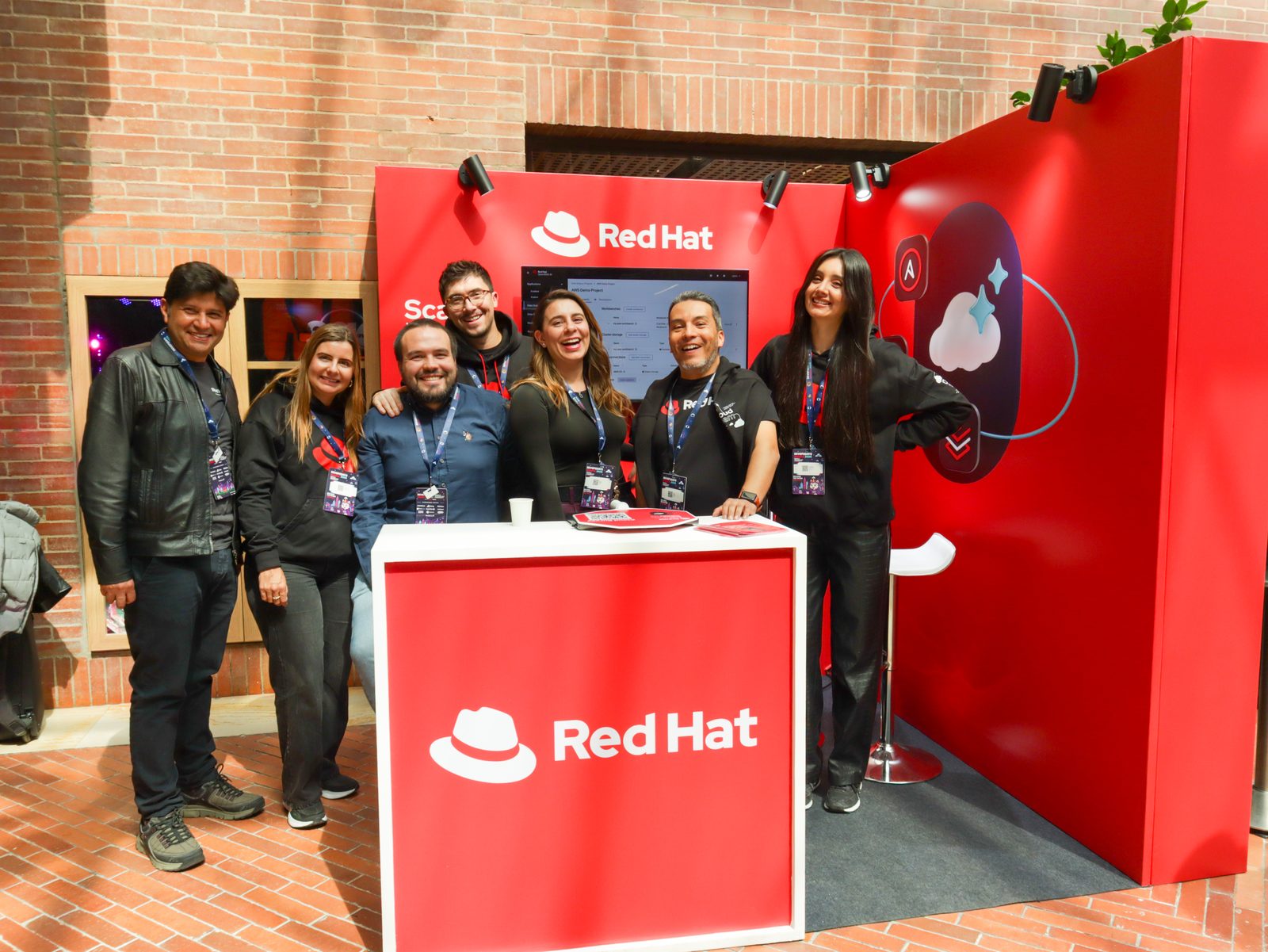 Stand de Red Hat en DevOpsDays Bogot&aacute; 2026