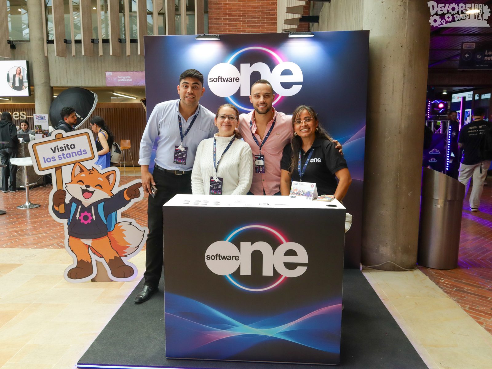 Stand de SoftwareOne en DevOpsDays Bogot&aacute; 2026
